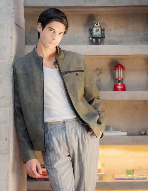 Chamarra para hombre, estilo Casual marca Perry Ellis en Color Verde Olivo.